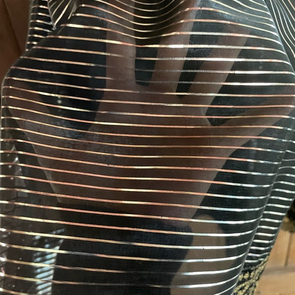 Monroe Lace / Gold Thread - Picture 8 of 16